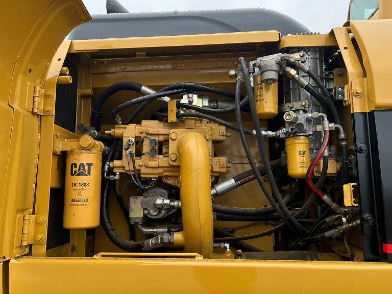 330C-L SN 0313 | Year: 2005 | Hours: 12,000