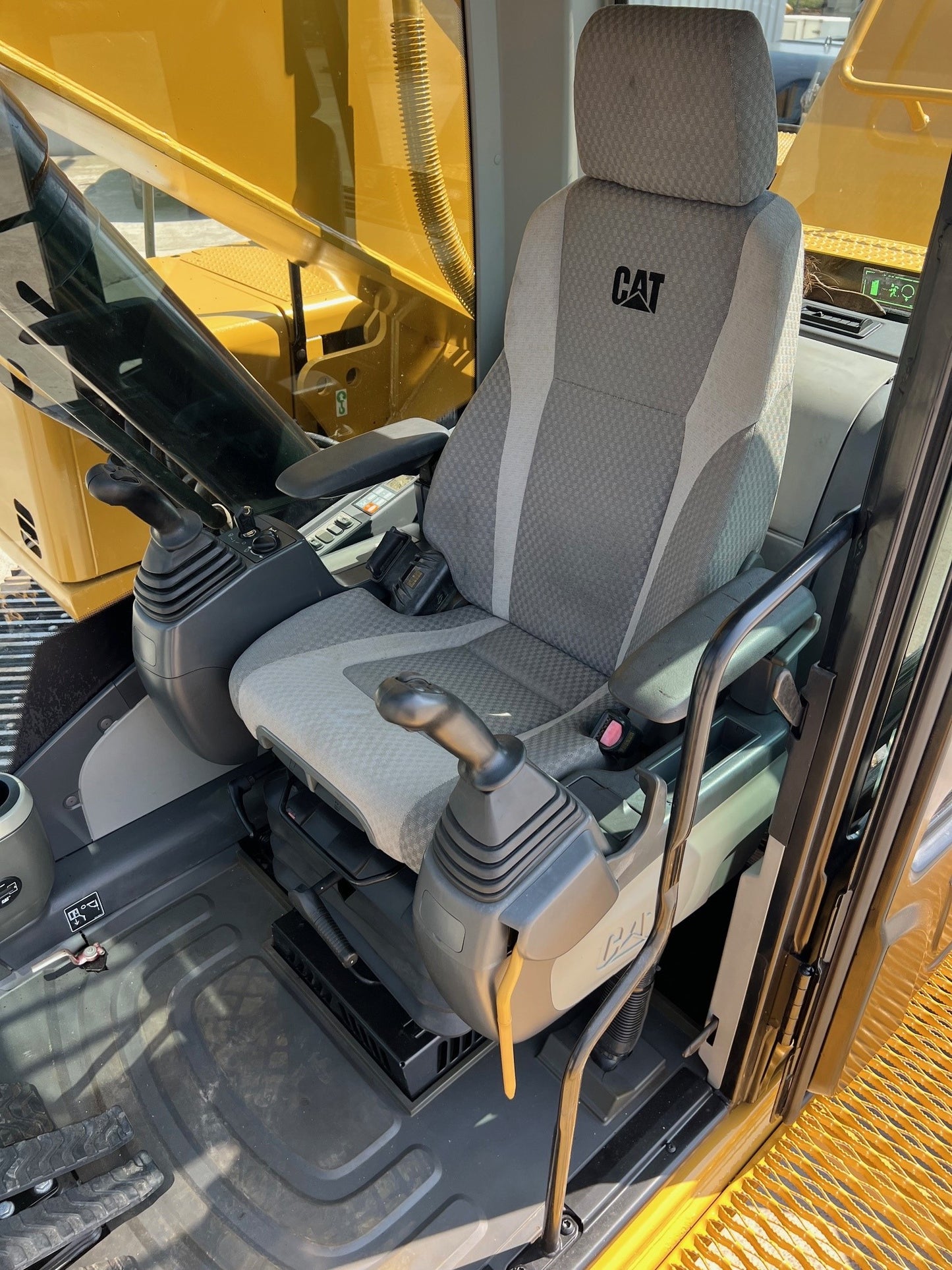 330D-L SN 0248 | Year: 2012 | Hours: 9,500