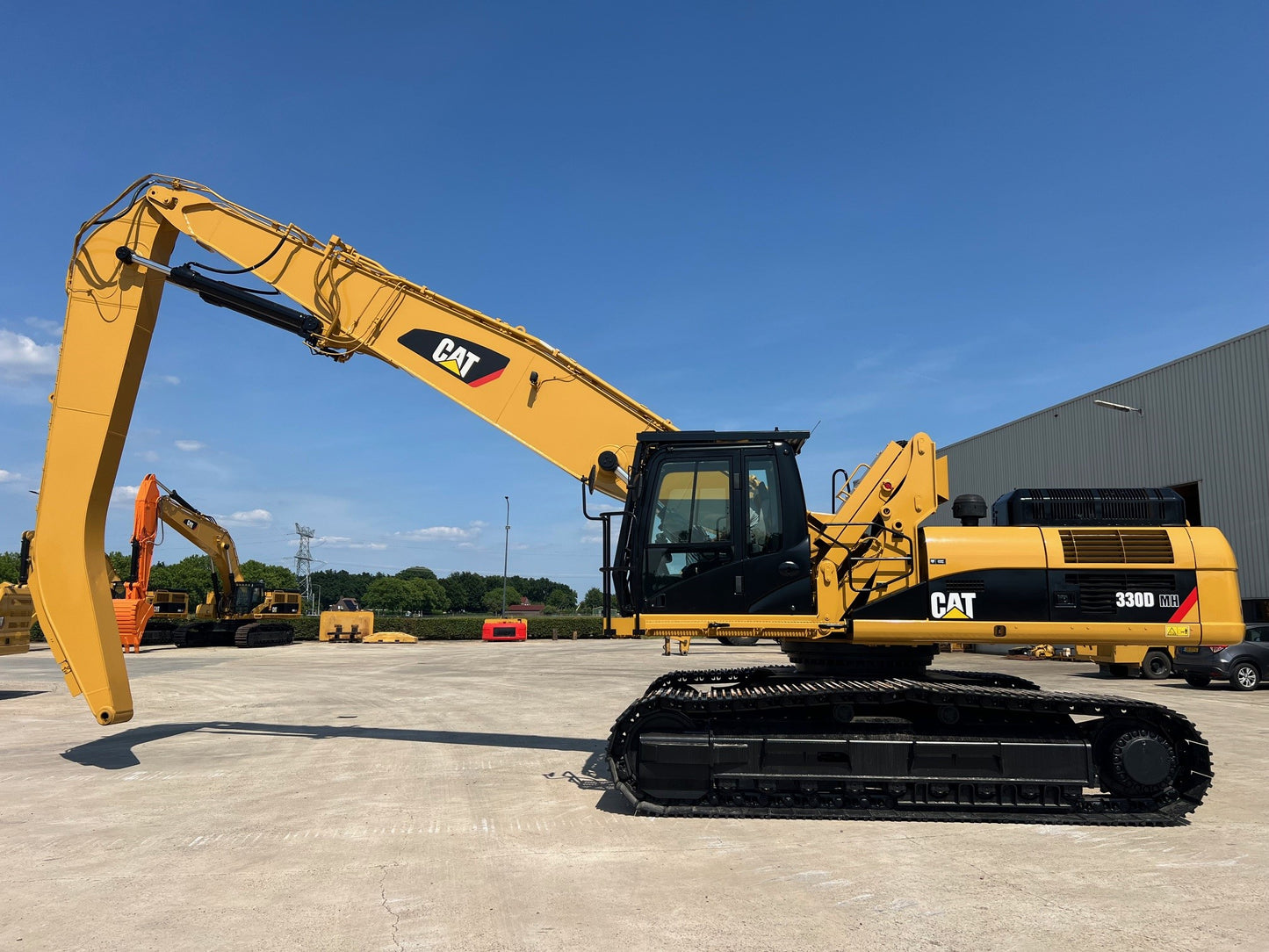 Refurbished Caterpillar material handler model 330DL on 31" tracks with 52' boom and stick