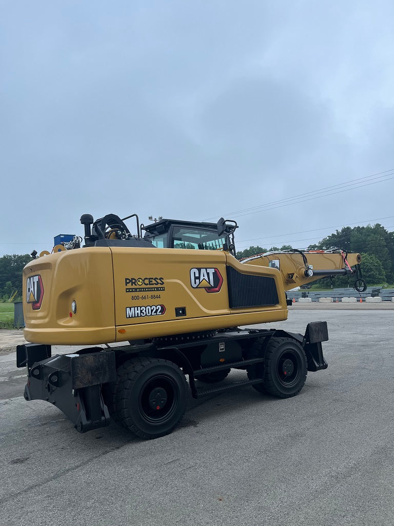 Wheeled Caterpillar Material Handler MH 3022