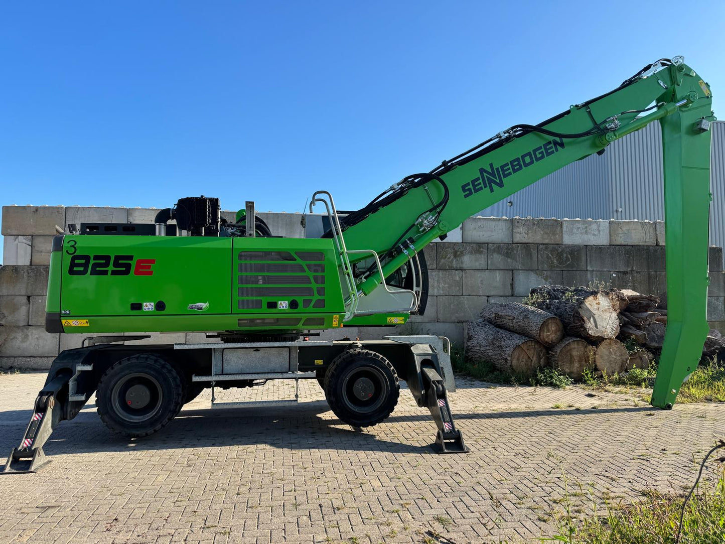 825M E SN 3906 | Year: 2023 | Hours: 739