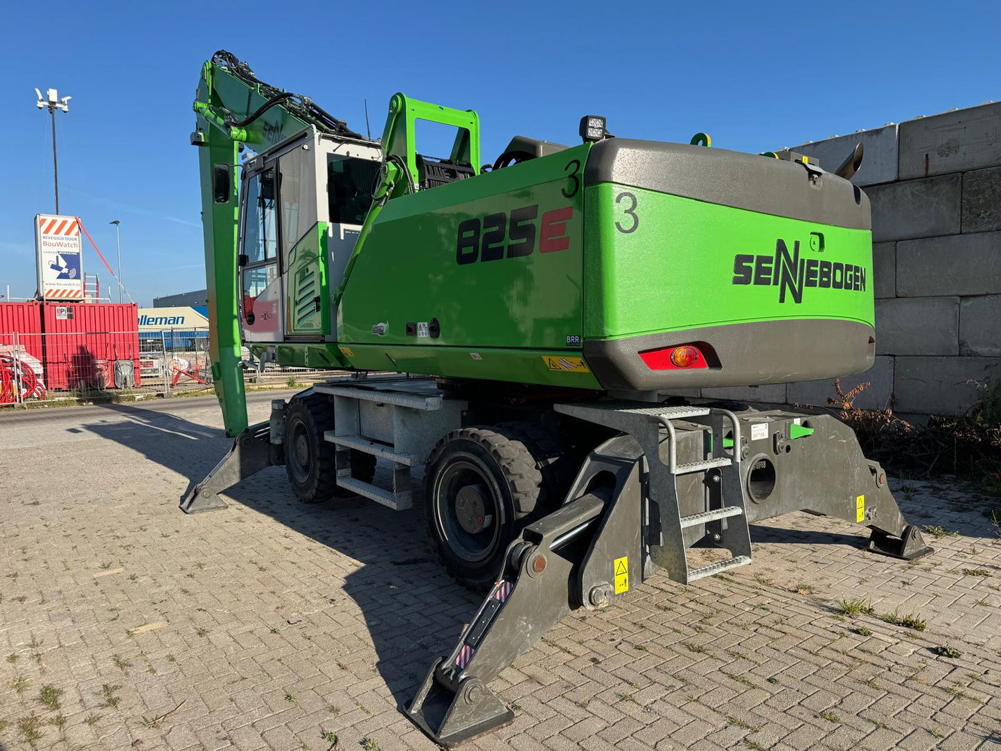 825M E SN 3906 | Year: 2023 | Hours: 739