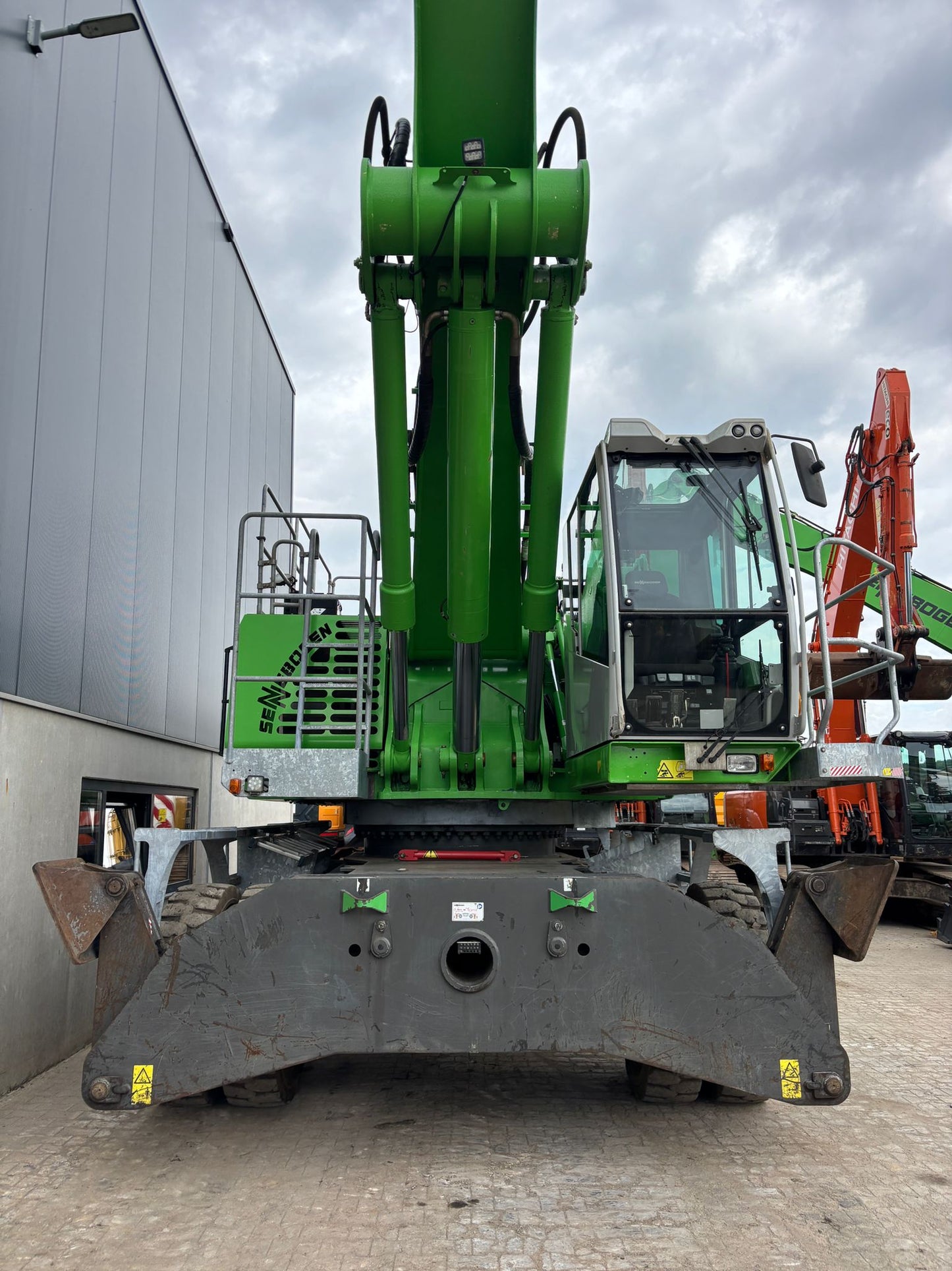 Front of Sennebogen 850M E material handler