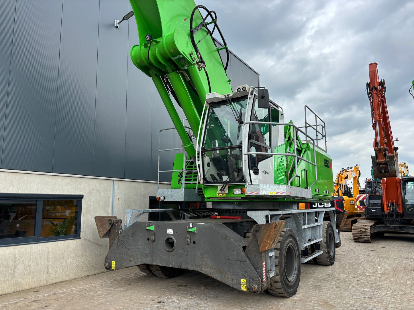 Sennebogen material handling machine with operators landing