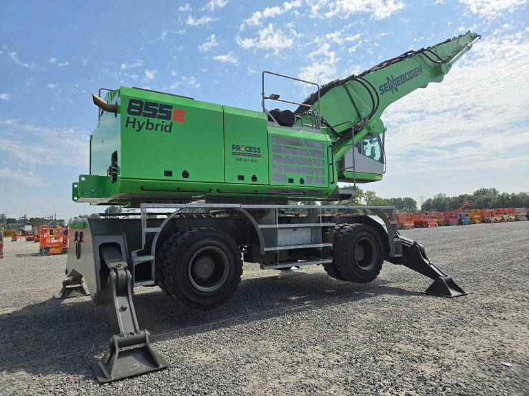 855 E Hybrid Sennebogen material handler with operators landing