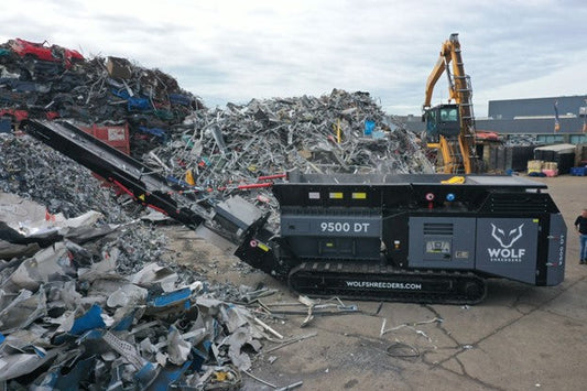 Aluminum extrusion recycling, shredding, and processing - Wolf 9500 DT Shredder