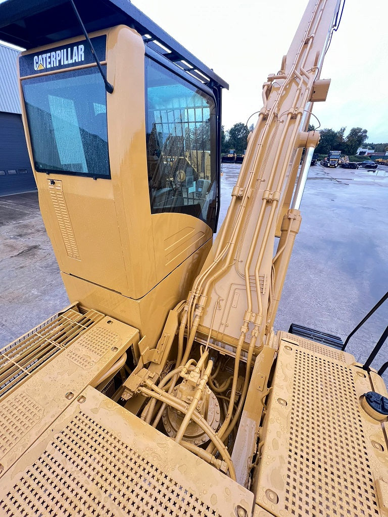 330C-L SN 0313 | Year: 2005 | Hours: 12,000