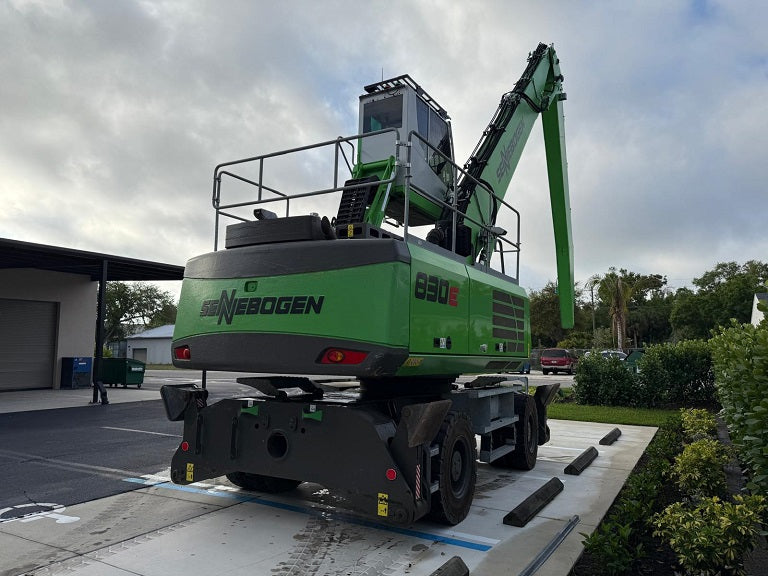 830M E SN 3495 | Year: 2022| Hours: 880