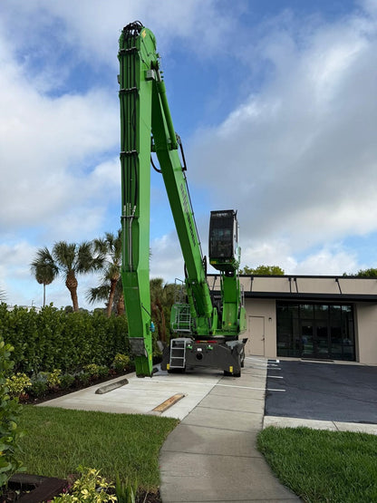 830M E SN 3495 | Year: 2022| Hours: 880