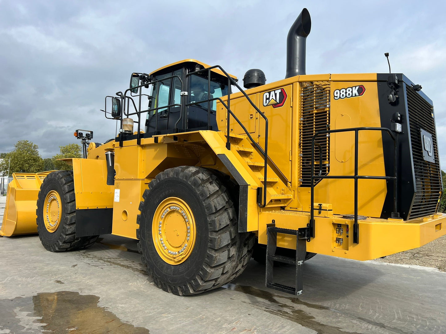 Caterpillar 988K Wheel Loader with Michelin Radial Tires
