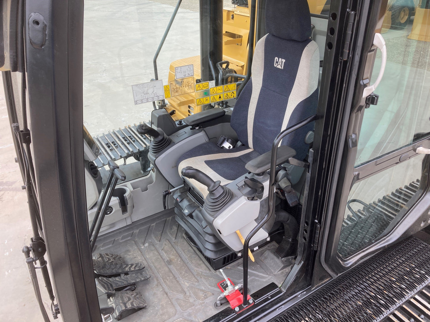 352F HDW MH | Year: 2018 | Hours: 6,900