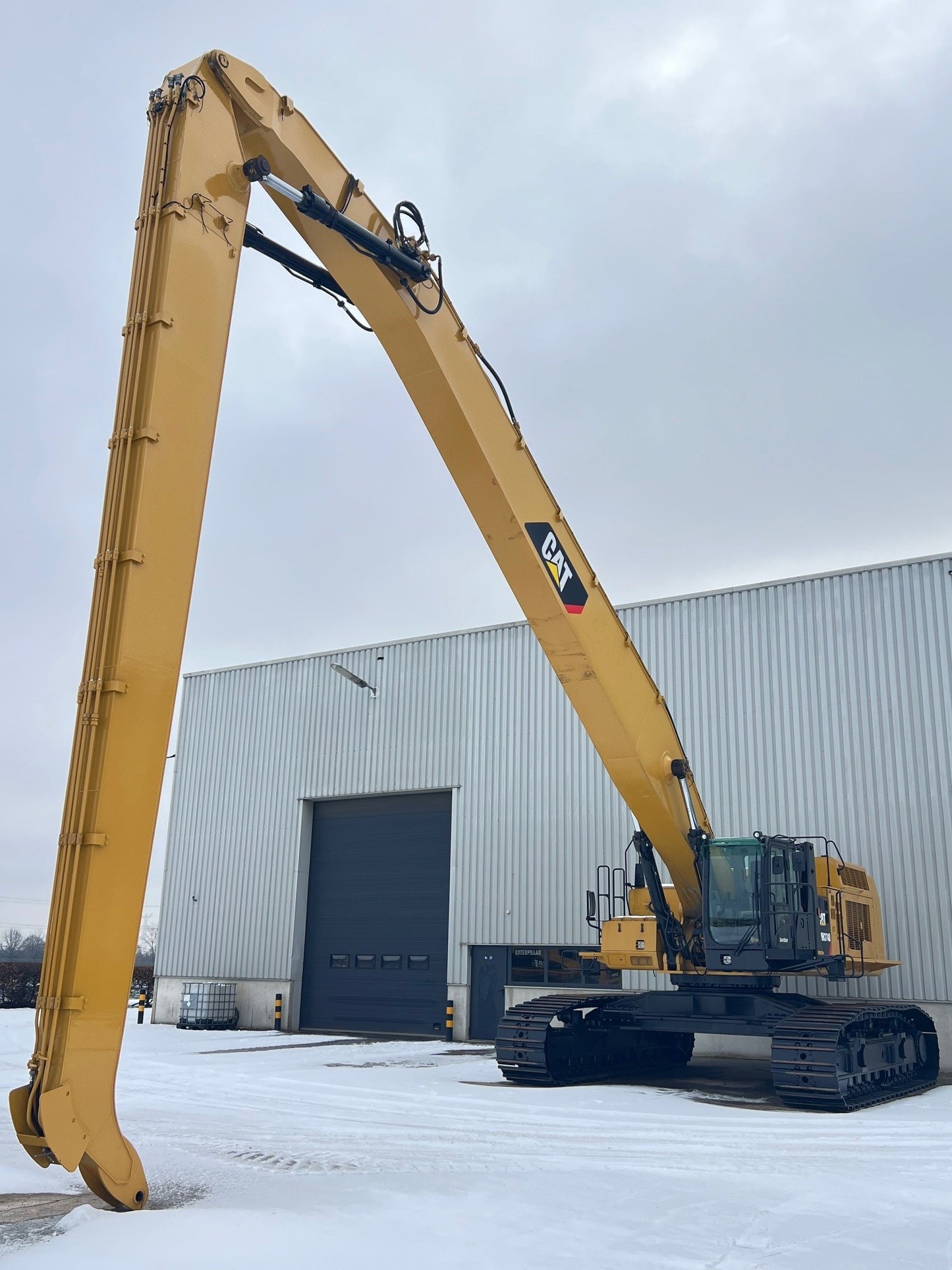 Process Equipment offers used Caterpillar 374 Material handler for sale