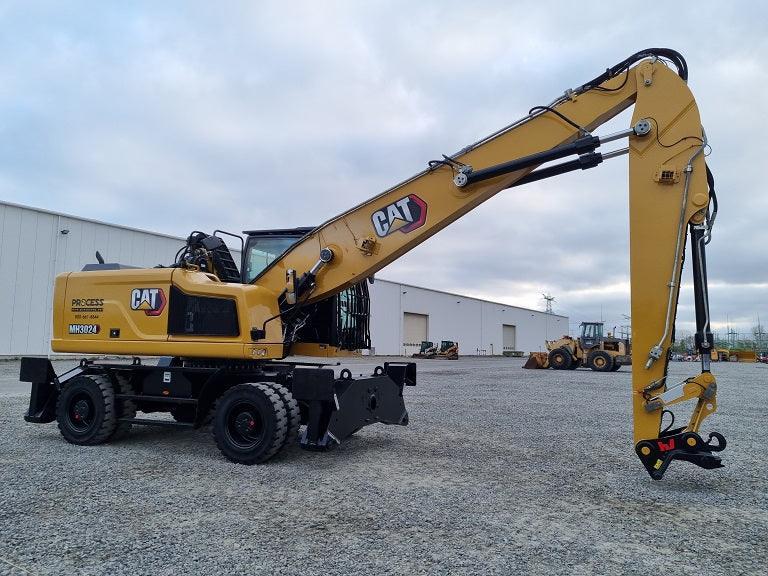 Caterpillar material MH 3024 handling machine with bucket linkage for a trash grapple 