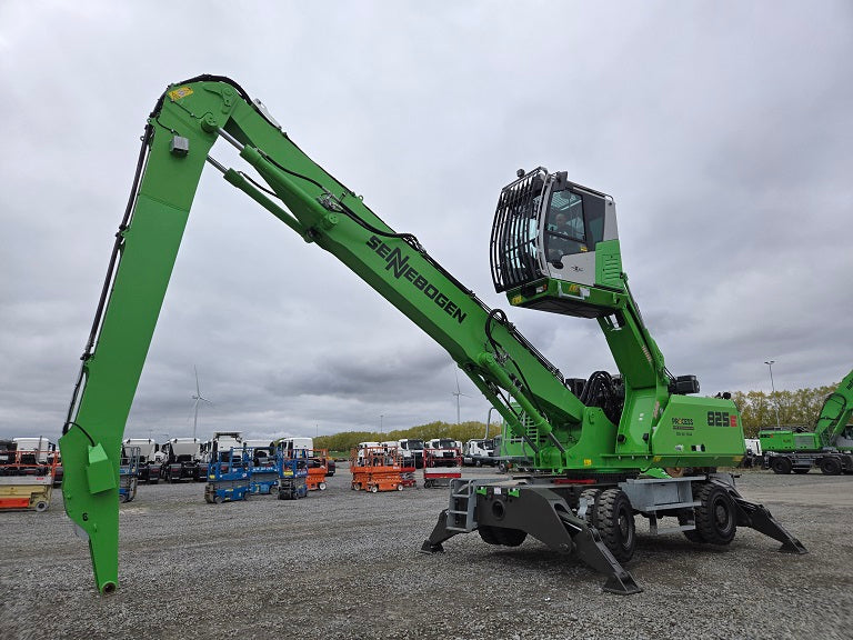 825M E SN 3906 | Year: 2023 | Hours: 739