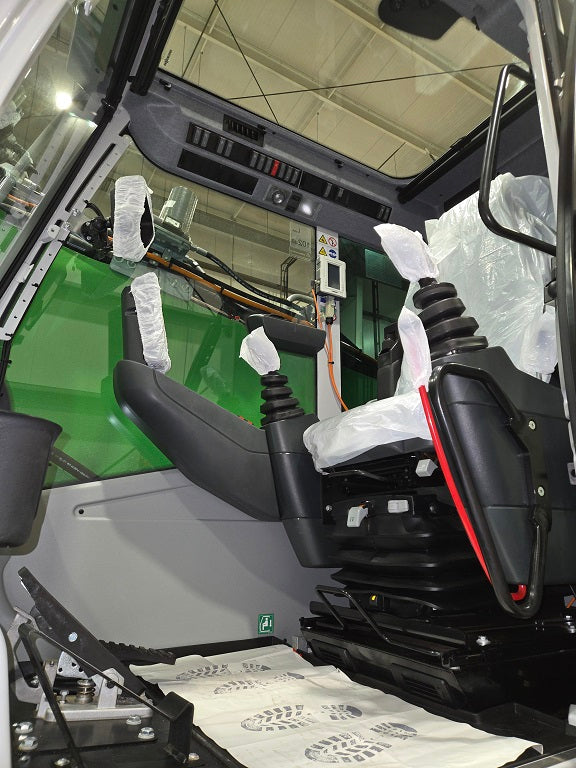 830M E SN 3747 | Year: 2023 | Hours: 450