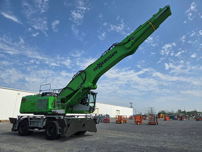 Sennebogen machine with extended boom 