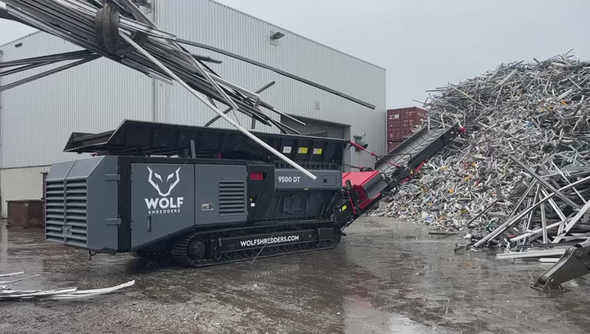 Shredding aluminum profiles with a Wolf 9500 DT Shredder