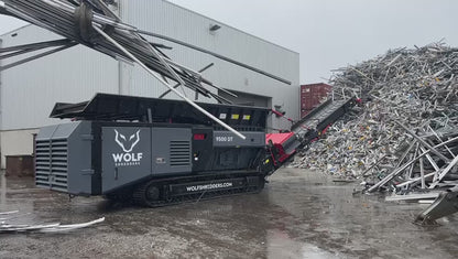 Shredding aluminum profiles with a Wolf 9500 DT Shredder